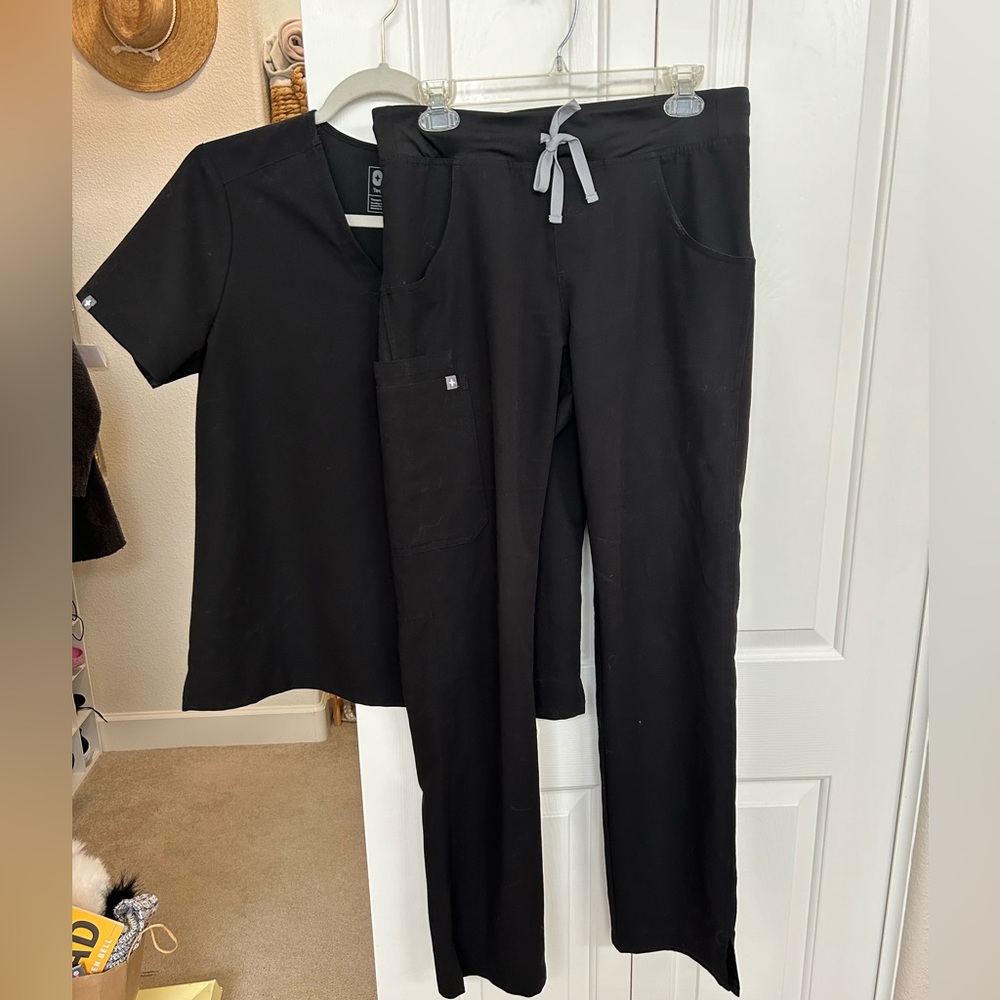 Figs black Catarina scrub top and Kade cargo bottoms. Size medium.